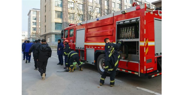 郑州时代科技中等专业学校携手新郑消防大队、新村专职队开展消防联防联训，筑牢校园安全网