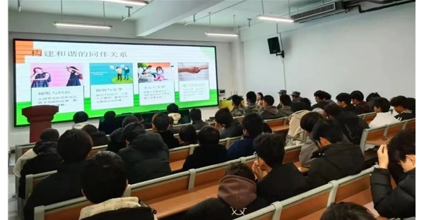 校园法治讲座：聚焦校园欺凌，守护青春成长
