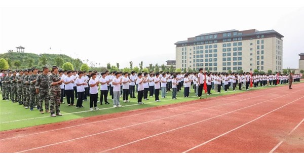 郑州时代科技中等专业学校2025级新生军训开营仪式圆满举行