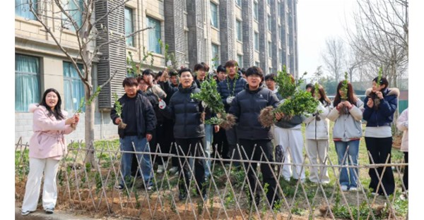 郑州时代科技中等专业学校开展植树节主题活动