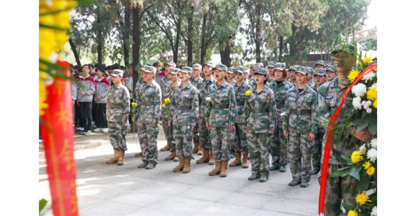 郑州时代科技中等专业学校开展清明节烈士陵园祭扫活动