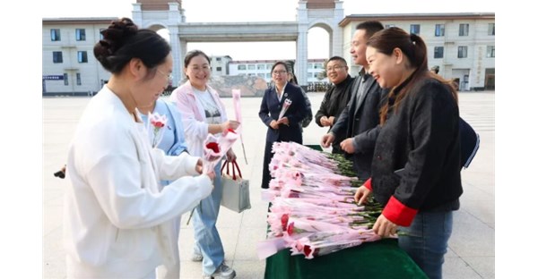 大力弘扬教育家精神 共筑尊师重教风尚｜我校开展教师节暖心慰问活动