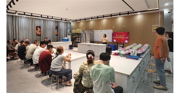 郑州时代科技中等专业学校残疾人西式烘焙培训班顺利开班